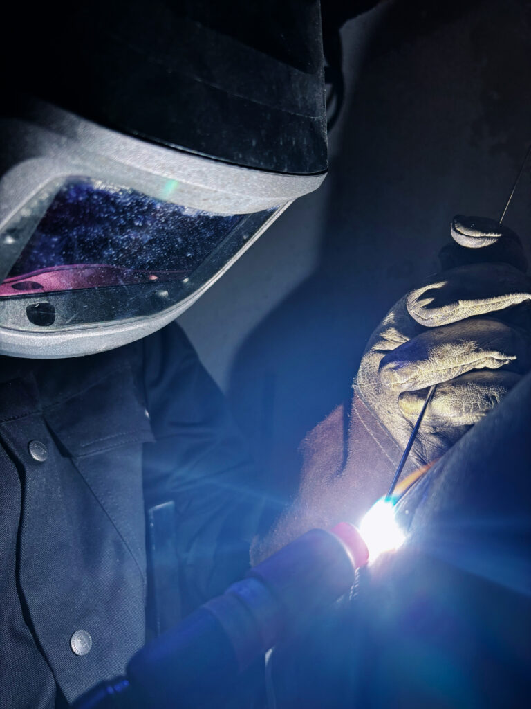 Persoon die aan het lassen is